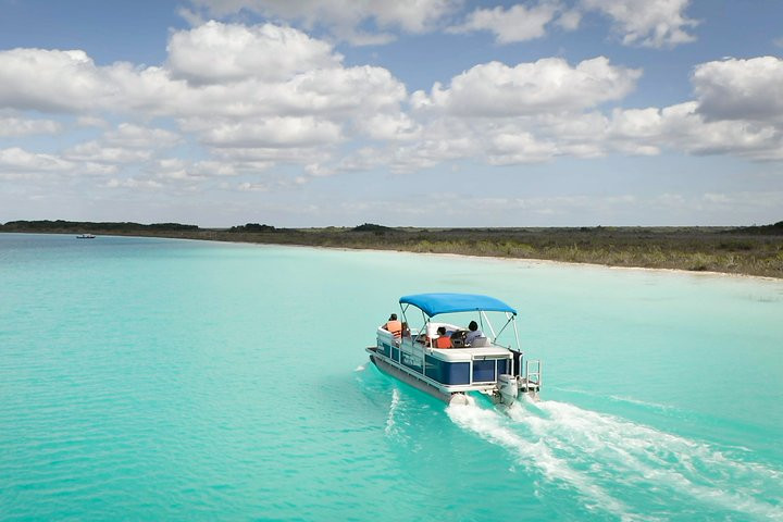 Actividad en Quintana Roo | Bacalar 101- Recorrido Privado por la Laguna de los 7 Colores